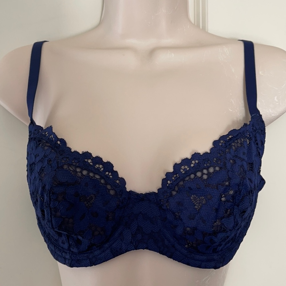 Victoria’s Secret bra 34D